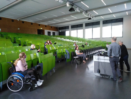 Gespräch des Dortmunder OB Westphal mit Studierenden und Mitarbeitern von DoBuS im Hörsaal